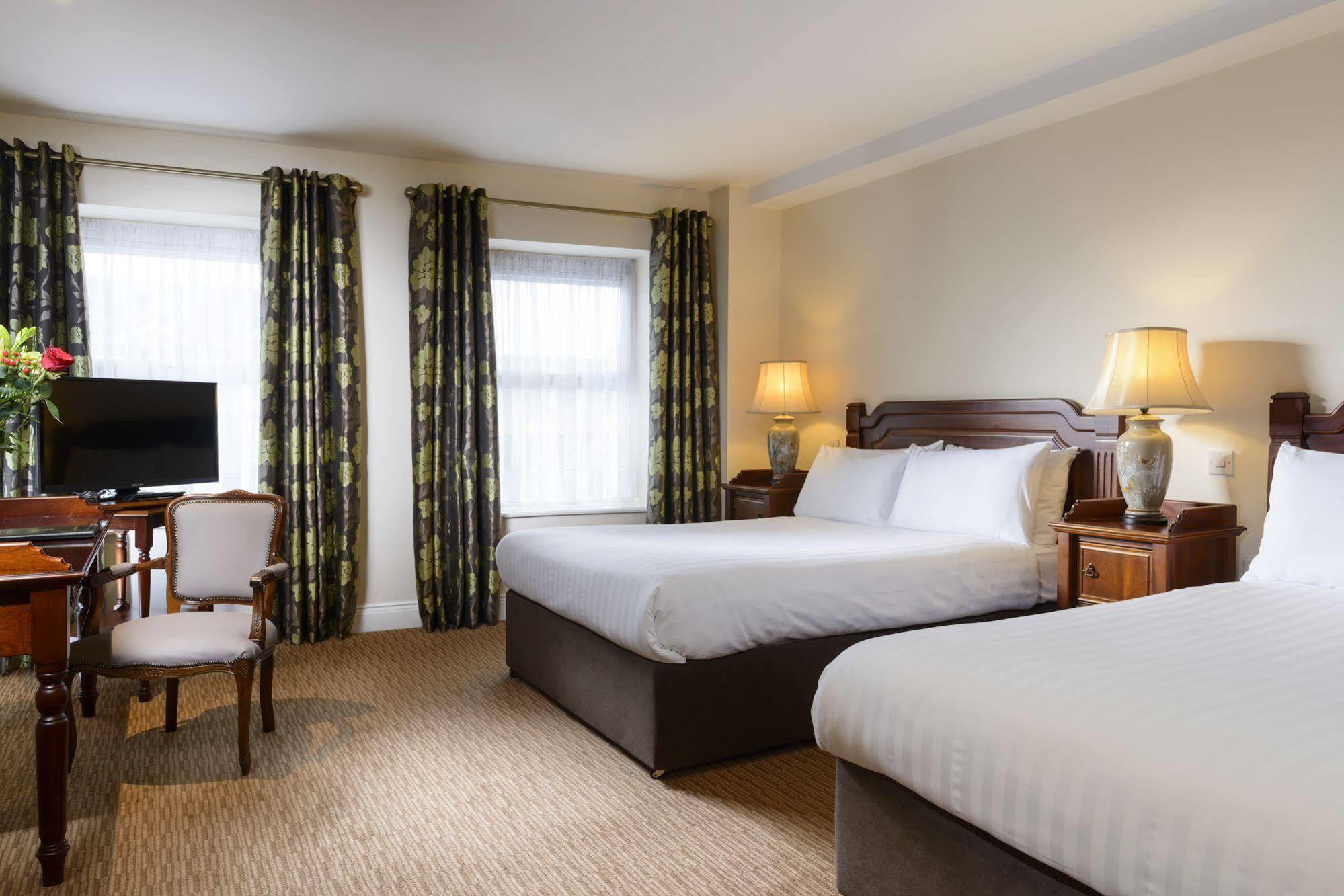 קיל איירן Mcsweeney Arms Hotel מראה חיצוני תמונה